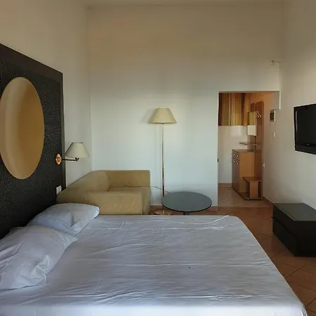 Family Pineta Tatil parkı 2*